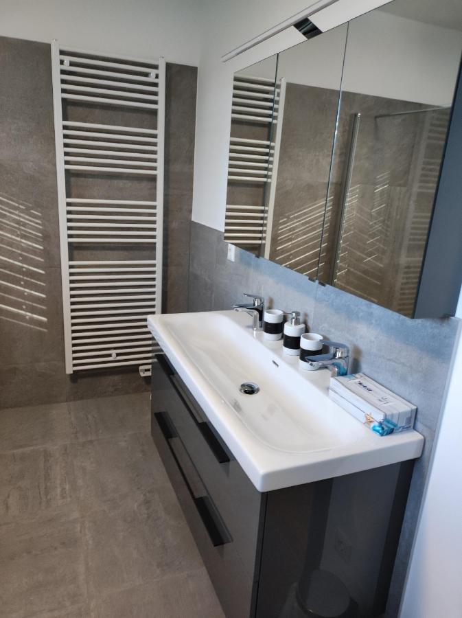 Luxurioeses Penthouse Mit Blick Auf Die Uno-City Und Dem Kaiserwasser. 3Schlafzimmer, 2 Baeder, Privat Lift Ins Apartment Виена Екстериор снимка