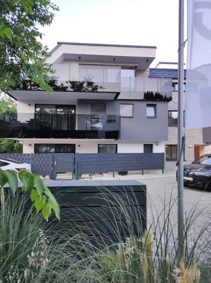 Luxurioeses Penthouse Mit Blick Auf Die Uno-City Und Dem Kaiserwasser. 3Schlafzimmer, 2 Baeder, Privat Lift Ins Apartment Виена Екстериор снимка