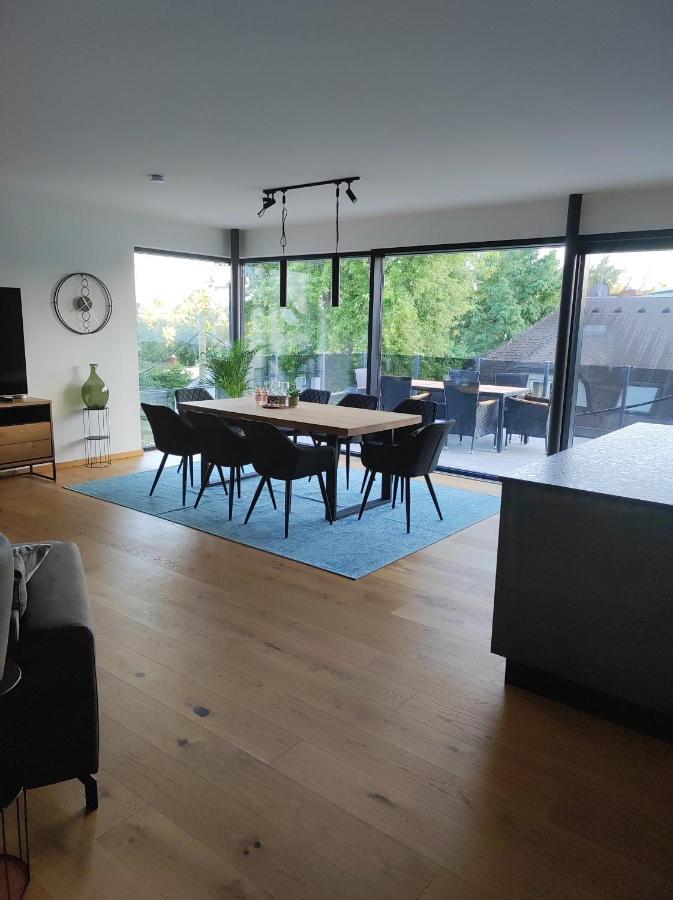 Luxurioeses Penthouse Mit Blick Auf Die Uno-City Und Dem Kaiserwasser. 3Schlafzimmer, 2 Baeder, Privat Lift Ins Apartment Виена Екстериор снимка