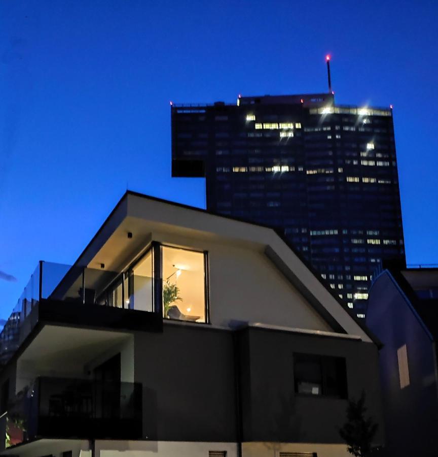 Luxurioeses Penthouse Mit Blick Auf Die Uno-City Und Dem Kaiserwasser. 3Schlafzimmer, 2 Baeder, Privat Lift Ins Apartment Виена Екстериор снимка